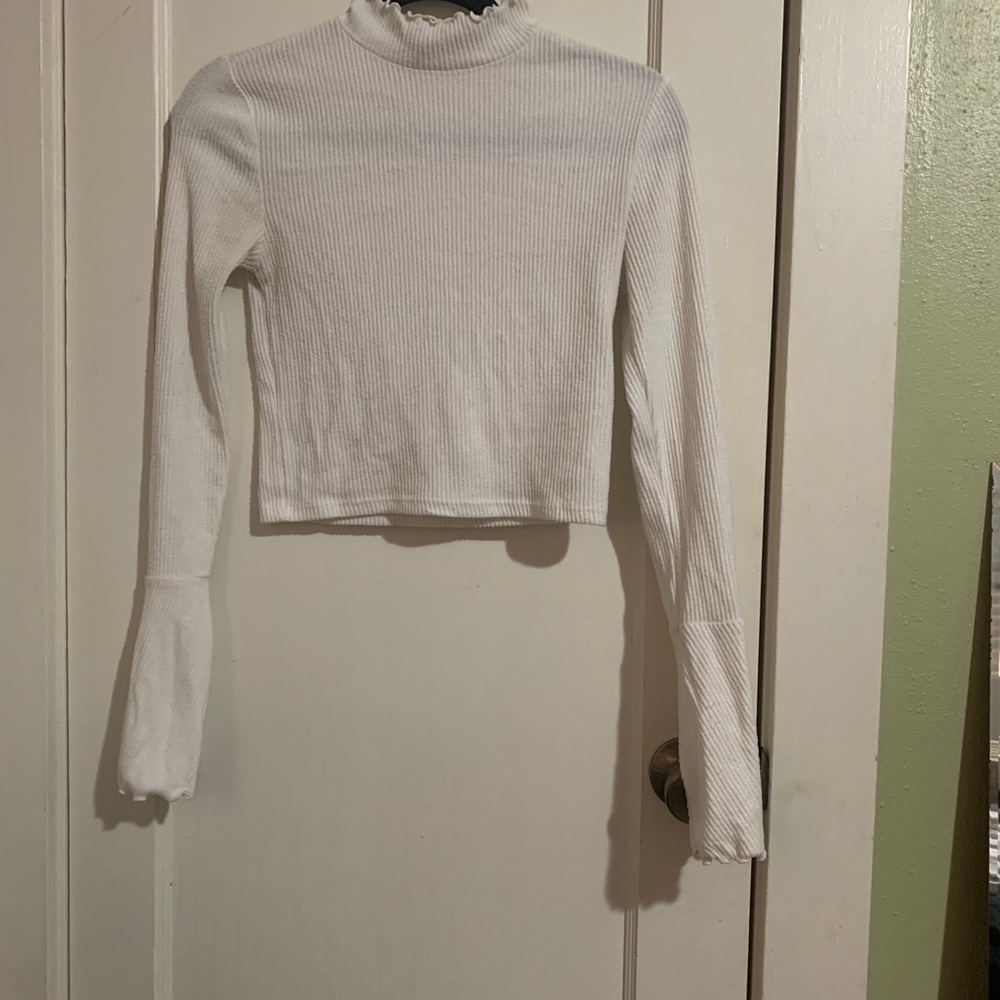 Bell sleeve ribbed crop top